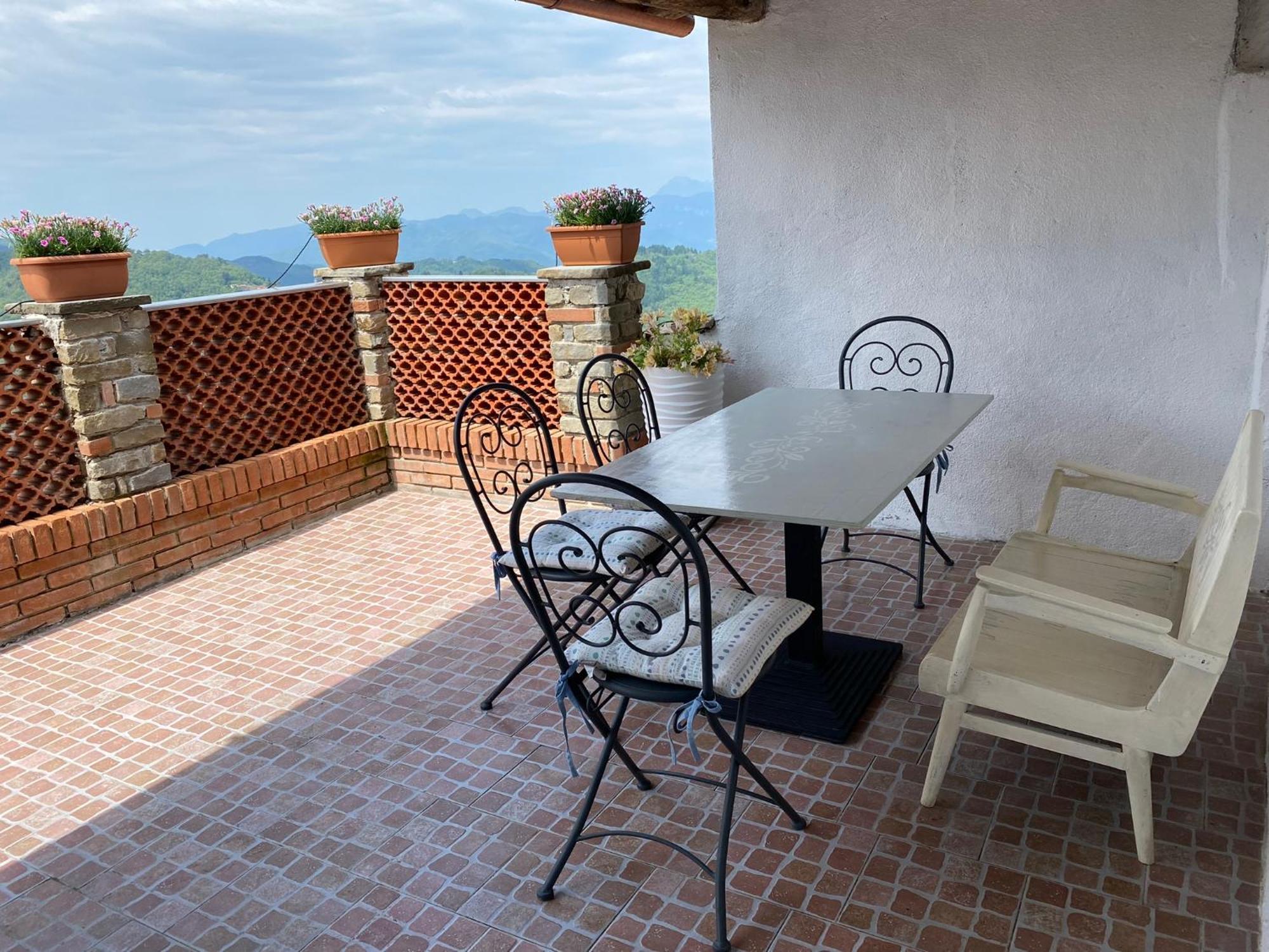Home Holidays Crasciana, Con Terrazza Vista Sulle Alpi Apuane. Exterior photo