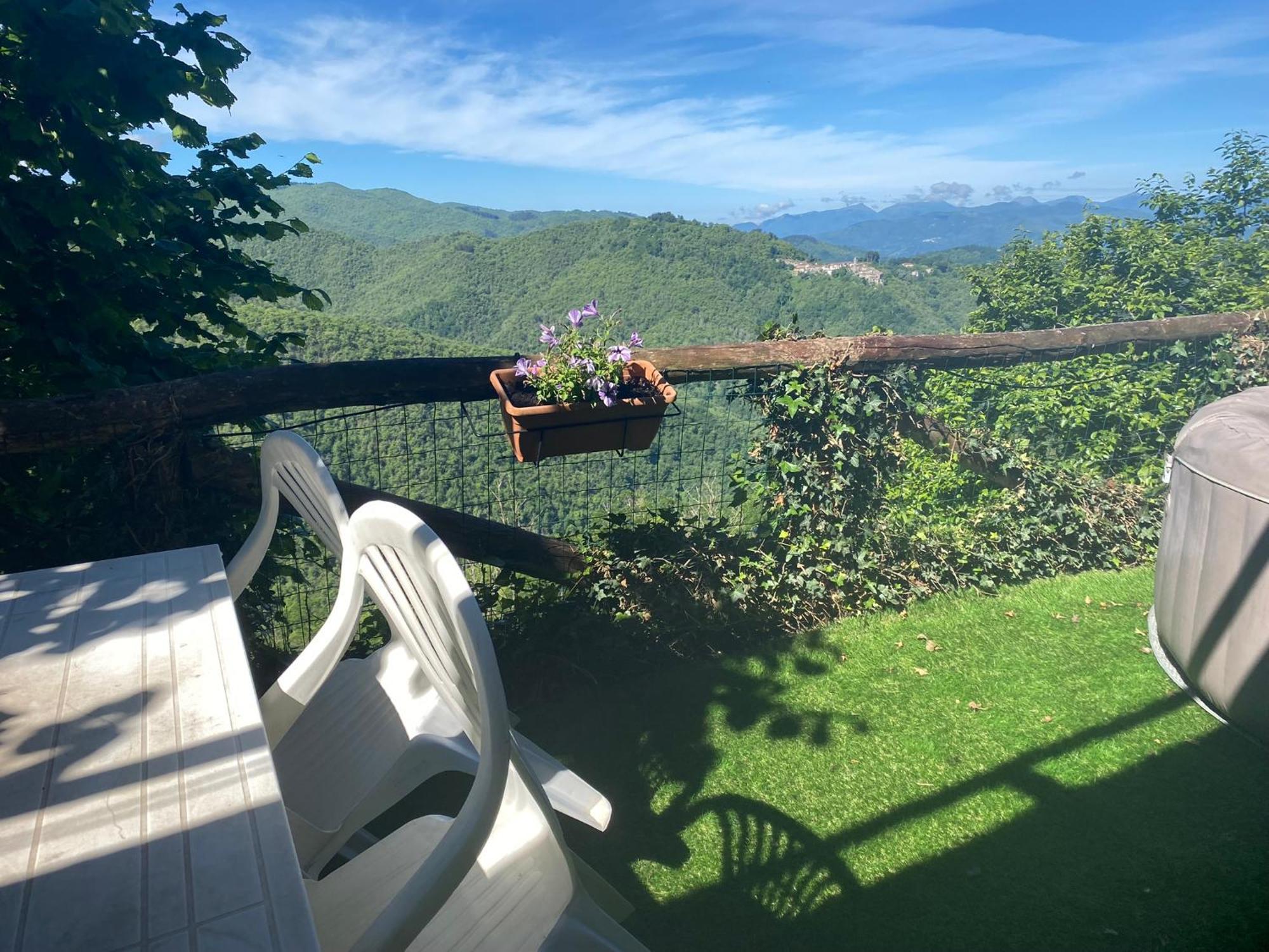 Home Holidays Crasciana, Con Terrazza Vista Sulle Alpi Apuane. Exterior photo